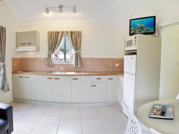 Cairns Crystal Cascades Holiday Park : photo 2 de la chambre family villa - ulysses