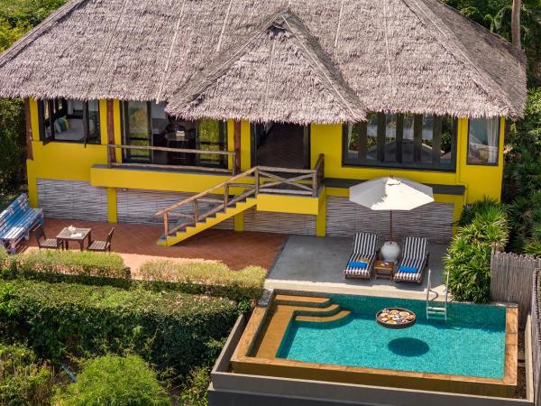 SAii Phi Phi Island Village : photo 2 de la chambre villa avec piscine - côté colline - vue sur océan