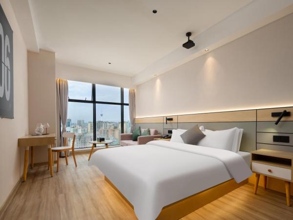 利兹高空影音酒店 : photo 3 de la chambre chambre double avec salle de bains privative