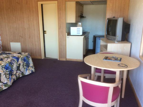 MacThrift Motor Inn : photo 7 de la chambre chambre lit king-size