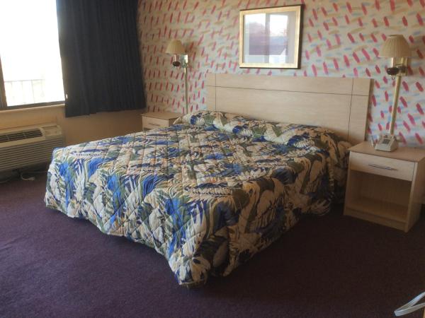 MacThrift Motor Inn : photo 5 de la chambre chambre lit king-size