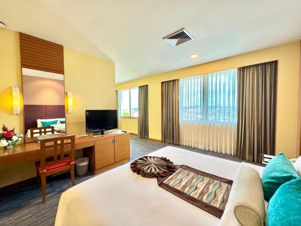 Phuket Merlin Hotel : photo 2 de la chambre suite exécutive