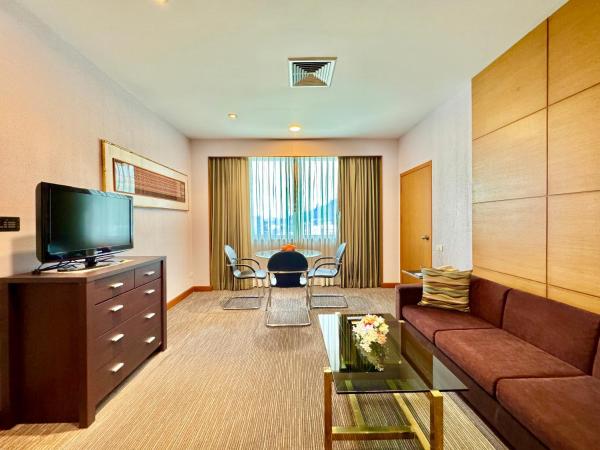 Phuket Merlin Hotel : photo 1 de la chambre suite familiale