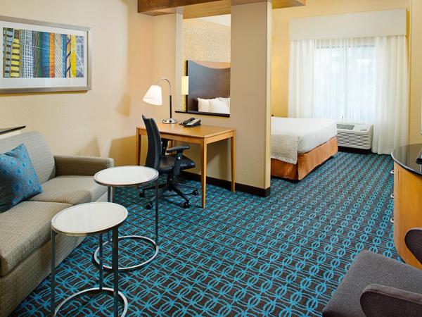 Fairfield Inn & Suites by Marriott San Antonio SeaWorld / Westover Hills : photo 1 de la chambre studio lit king-size avec canapé-lit