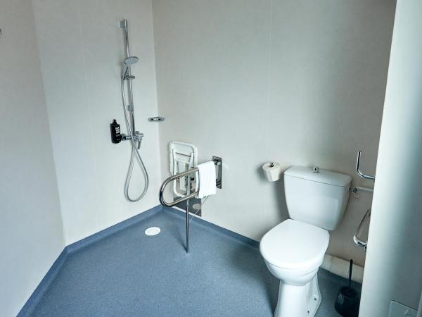 ibis Auxerre Centre : photo 2 de la chambre chambre double standard avec 1 lit double et 1 lit simple lit - non-fumeurs