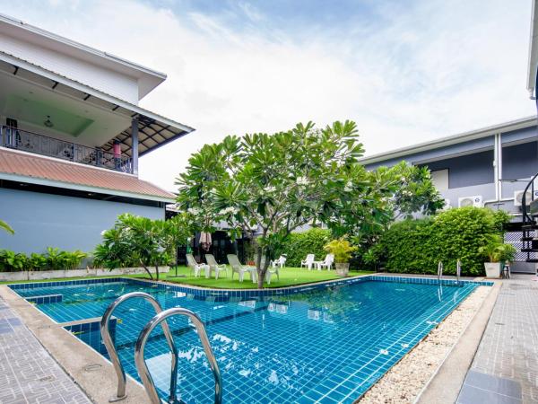 Chanakarn Pool Access Rawai : photo 4 de la chambre chambre double ou lits jumeaux de luxe avec accès piscine