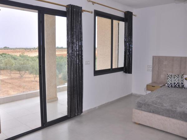 Amira Suite Double with Bathroom : photo 2 de la chambre chambre double avec salle de bains privative