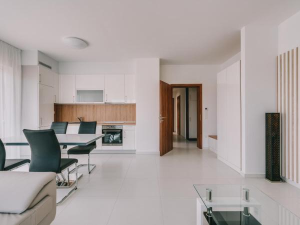 BIRGÉS Villapark Apartments : photo 4 de la chambre appartement 3 chambres supérieur
