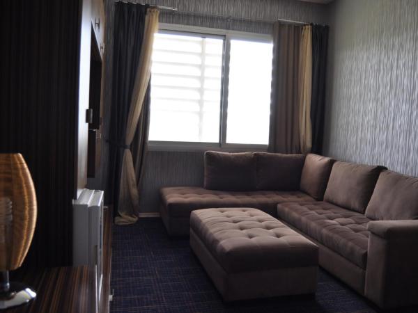 Orty Airport Hotel : photo 2 de la chambre suite