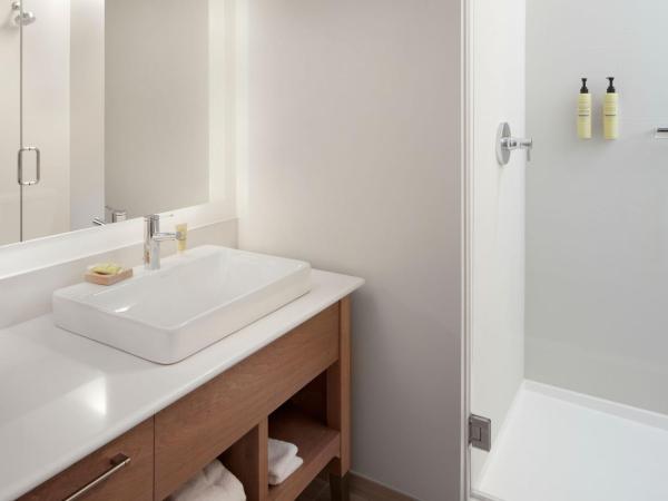 Element Charlotte Uptown : photo 4 de la chambre chambre standard avec 2 lits queen-size