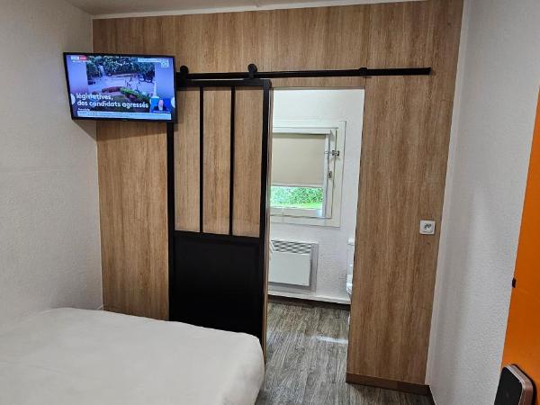 Class'eco Charleroi : photo 7 de la chambre chambre double avec salle de bains privative