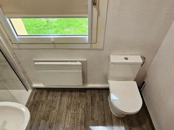 Class'eco Charleroi : photo 8 de la chambre chambre double avec salle de bains privative