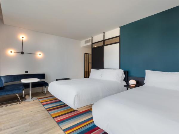 Aloft Hotel, By Marriott : photo 5 de la chambre chambre familiale avec 2 lits queen-size - accès au spa inclus