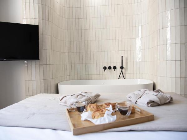 Mouchki : photo 6 de la chambre chambre double deluxe avec baignoire