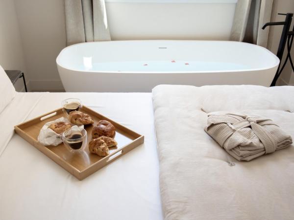 Mouchki : photo 1 de la chambre chambre double deluxe avec baignoire