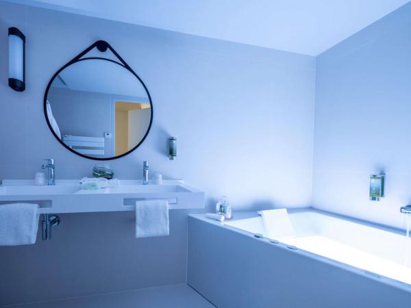 Best Western Premier Le Masq Hôtel : photo 3 de la chambre suite lit king-size prestige - balnéo