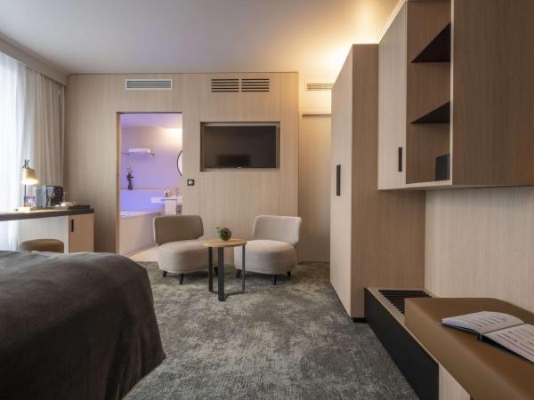 Best Western Premier Le Masq Hôtel : photo 5 de la chambre suite lit king-size balnéo avec balcon