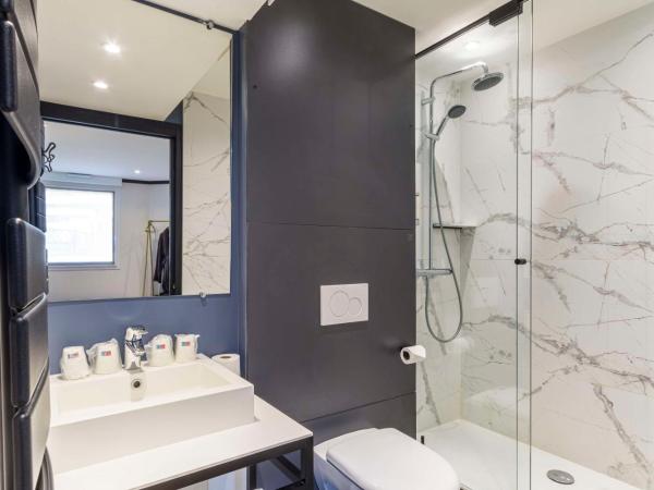 Best Western Les Bains Hotel et SPA : photo 5 de la chambre appartement - lit queen-size