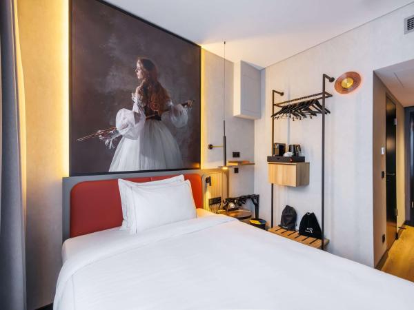 Radisson RED Berlin Kudamm : photo 4 de la chambre chambre simple standard