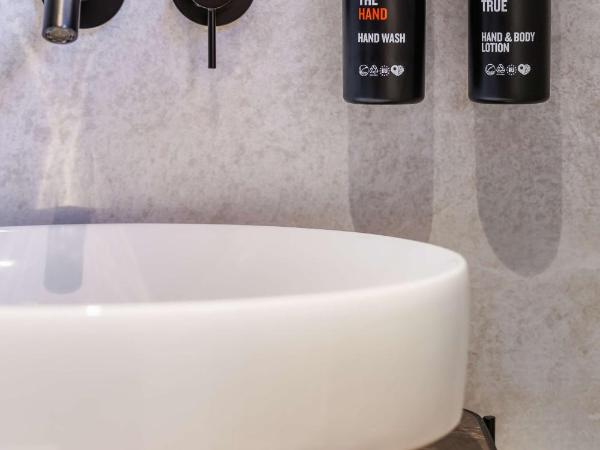 Radisson RED Berlin Kudamm : photo 4 de la chambre chambre double premium - vue sur cour