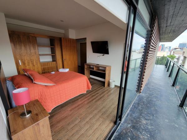 WTC Suites : photo 1 de la chambre chambre double avec salle de bains commune