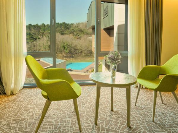 Park Inn by Radisson Istanbul Airport Odayeri : photo 5 de la chambre suite junior avec vue sur la forêt