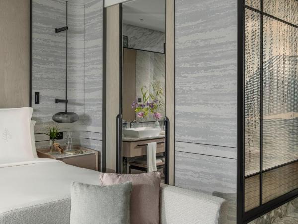 Four Seasons Hotel Hangzhou at Hangzhou Centre : photo 4 de la chambre chambre lit king-size deluxe - vue sur ville