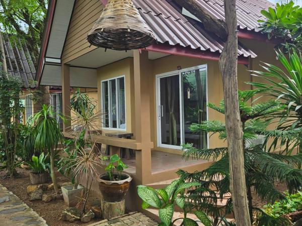 Lanta Riviera Beach Resort : photo 3 de la chambre bungalow familial