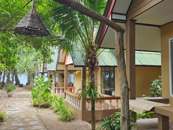 Lanta Riviera Beach Resort : photo 2 de la chambre bungalow deluxe - vue sur mer