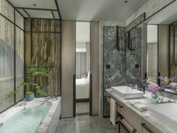 Four Seasons Hotel Hangzhou at Hangzhou Centre : photo 3 de la chambre deluxe king room with grand canal view