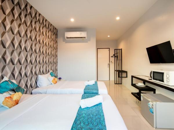 Chanakarn Pool Access Rawai : photo 9 de la chambre chambre double ou lits jumeaux supérieure - vue sur piscine