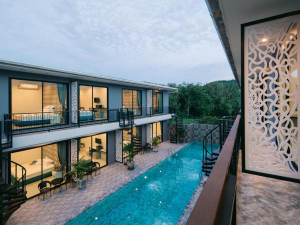 Chanakarn Pool Access Rawai : photo 1 de la chambre chambre double ou lits jumeaux supérieure - vue sur piscine