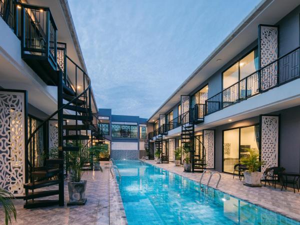 Chanakarn Pool Access Rawai : photo 8 de la chambre chambre double ou lits jumeaux avec accès piscine