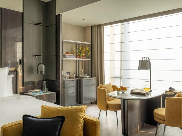 Four Seasons Hotel Hangzhou at Hangzhou Centre : photo 1 de la chambre premier double room with city view