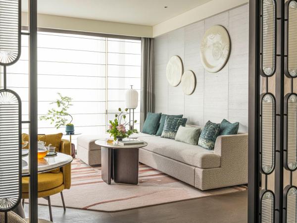 Four Seasons Hotel Hangzhou at Hangzhou Centre : photo 2 de la chambre premier double suite