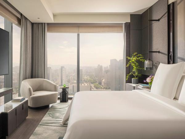 Four Seasons Hotel Hangzhou at Hangzhou Centre : photo 1 de la chambre suite premier