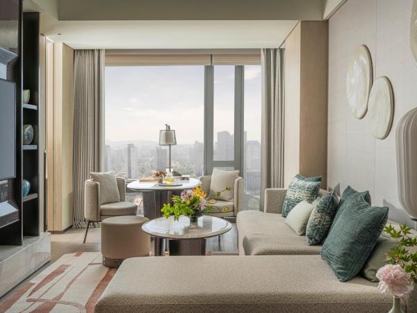 Four Seasons Hotel Hangzhou at Hangzhou Centre : photo 1 de la chambre hangzhou suite