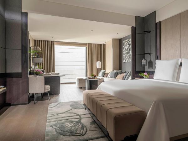 Four Seasons Hotel Hangzhou at Hangzhou Centre : photo 1 de la chambre premier king room with grand city view