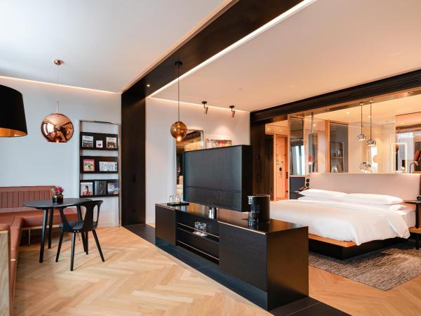 Andaz Munich Schwabinger Tor - a concept by Hyatt : photo 4 de la chambre suite junior