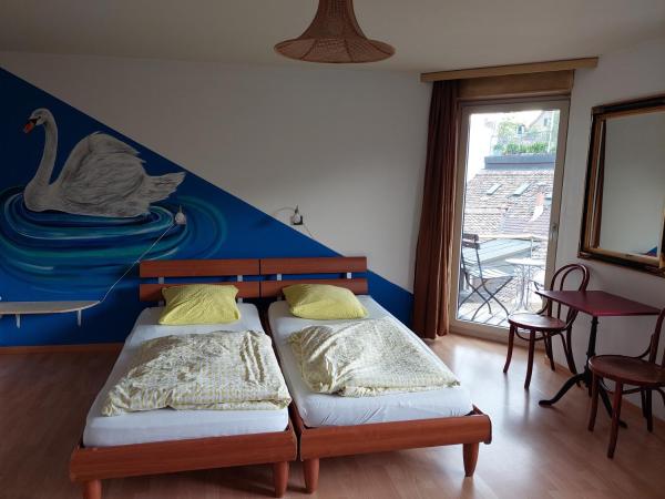Oldtown Hostel Otter : photo 2 de la chambre chambre double avec salle de bains commune