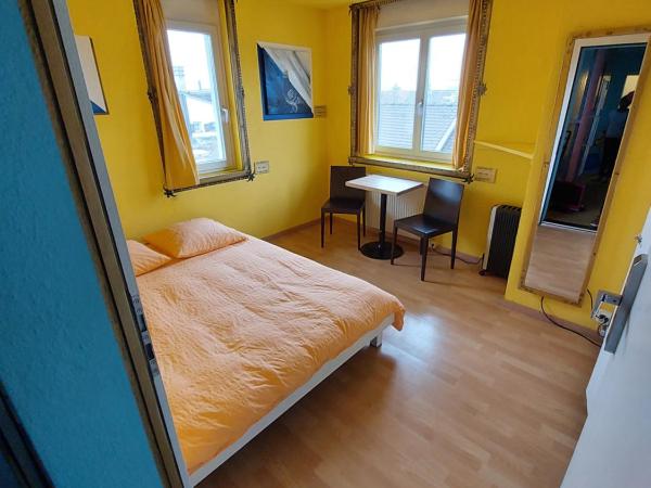 Oldtown Hostel Otter : photo 2 de la chambre chambre double Économique avec salle de bains commune