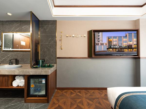 Time Traveller Boutique Hotel - Near Beijing CBD, CCTV, China Zun, SKP and Sanlitun, Tian'anmen Square, Forbidden City, Free daily necessities, Free night snack, Free laundry, English communication well, Free travel advice , Free gymnastic, : photo 8 de la chambre chambre double standard