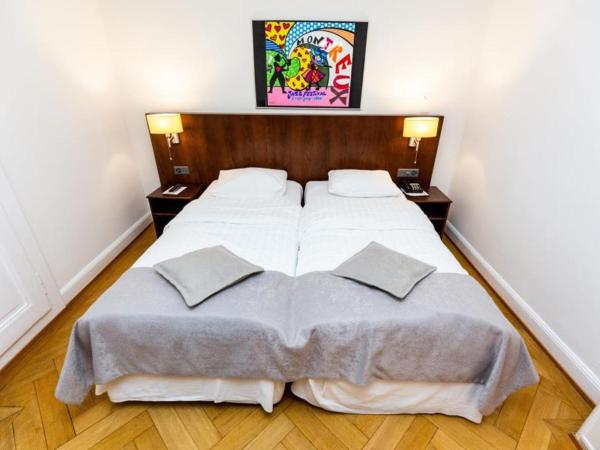 J5 Hotels Helvetie & La Brasserie : photo 5 de la chambre chambre triple