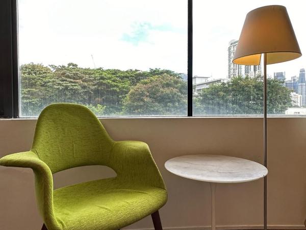 D'Hotel Singapore managed by The Ascott Limited : photo 5 de la chambre chambre lits jumeaux exécutive