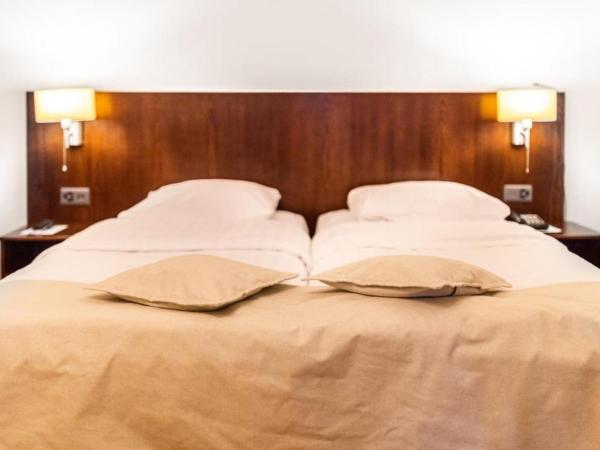 J5 Hotels Helvetie & La Brasserie : photo 4 de la chambre chambre quadruple