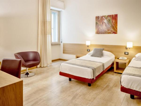 Hotel Italia : photo 3 de la chambre chambre double ou lits jumeaux supérieure