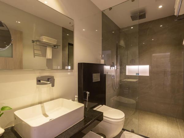 Mount Kailash Resort : photo 8 de la chambre chambre double ou lits jumeaux supérieure avec vue sur ville