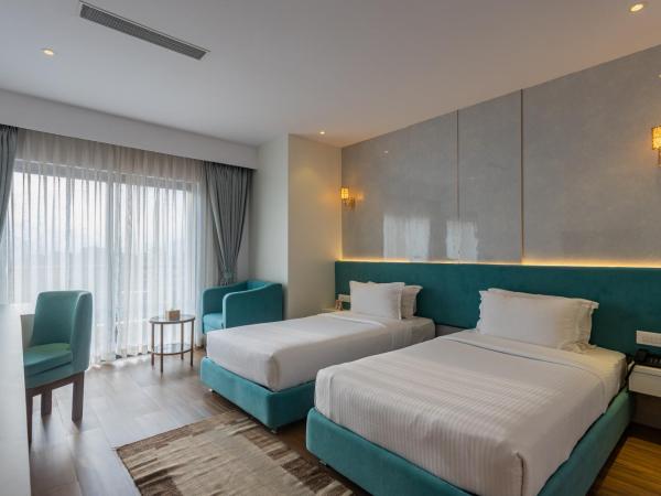 Mount Kailash Resort : photo 4 de la chambre chambre double ou lits jumeaux supérieure avec vue sur ville