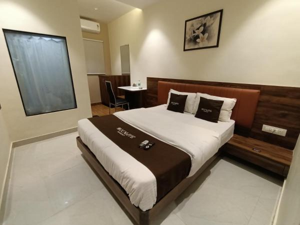 Moon Lite Residency - Malad West : photo 5 de la chambre chambre lit queen-size deluxe
