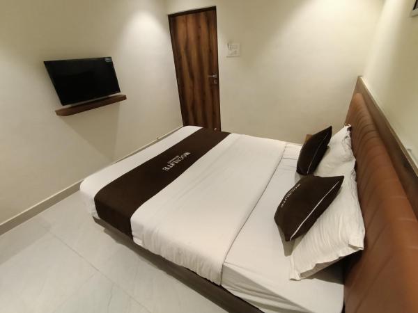 Moon Lite Residency - Malad West : photo 1 de la chambre chambre deluxe